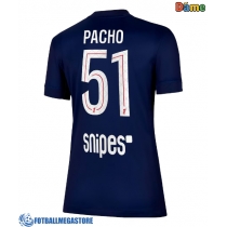 Fotballdrakt Dame Paris Saint-Germain Willian Pacho #51 Hjemmedrakt 2025-26 Kortermet